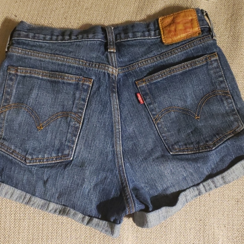COPY HAS NOT BEEN SOLD- Levi's short size 30